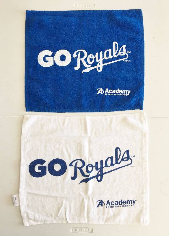 lot 1071 image: 2014 KANSAS CITY ROYALS RALLY TOWELS - 12 X 17  - AWESOME STADIUM GIVEAWAY - HARD TO FIND