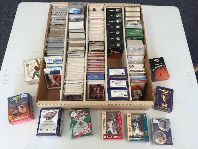 lot 1083 image: 5,000 Count Box Jam Packet With Mixed Sports Superstars - Rookies - Inserts & More - Book Value Over $500 - A True Treasure Hunt