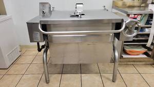 lot 6100 image: Commercial Stainless Steel Natural Gas Tilt Skillet