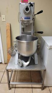 lot 6104 image: Univex 20 Quart Commerical Dough Mixer (M20)