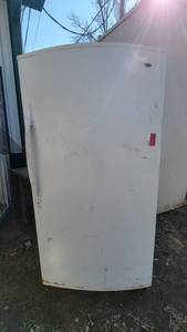 lot 6109 image: Amana Upright Freezer (AQU2003TRW03)