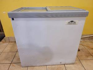 lot 6112 image: Artic Air Glass Top