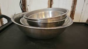 lot 6119 image: Assorted Stainless Steel Mixing Bowls - Vollrath and Food Service