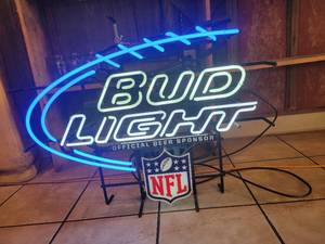 lot 9501 image: Neon Bud Light Sign&nbsp