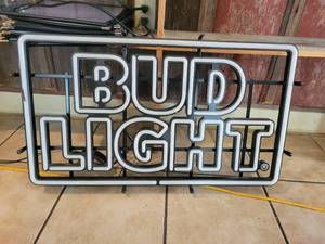 lot 9502 image: Bud Light Sign - May Need Repairs