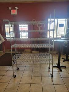 lot 9509 image: 5ft x 15 in Metro Rack on Casters