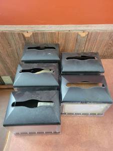 lot 9514 image: Lot of 5 Napkin Containers