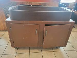 lot 9525 image: Ice Chest On Wheels