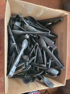 lot 9526 image: Lot of Tongs