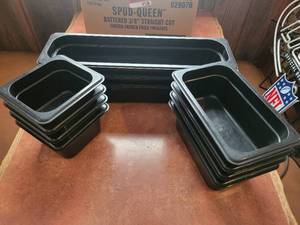 lot 9527 image: Assortment of 11 Black Cambro Bins