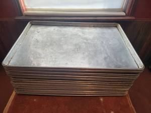 lot 9531 image: Lot of 10 Full Sheet Pans