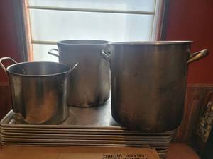 lot 9534 image: Lot of 3 Soup Pots