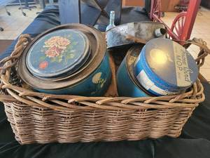 lot 9543 image: Bundle of Vintage Tins and Decorative Basket