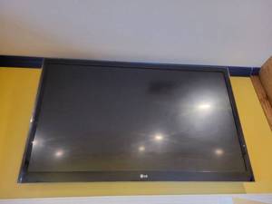 lot 9558 image: 55in LG Television- No Remote - Powers On