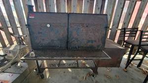 lot 6115 image: 7ft Outdoor Smoker