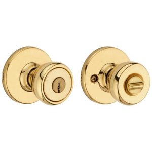 lot 50974 image: Kwikset Tylo Keyed Entry Door Knob in Polished Brass