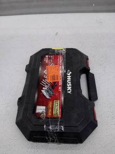 lot 51010 image: Set of 14 Husky Sockets