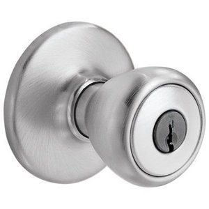 lot 51016 image: Kwikset Tylo Keyed Entry Door Knob in Satin Chrome