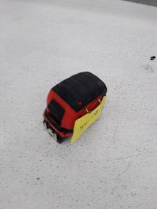 lot 51035 image: Milwaukee 25 ft. x 1-516 in. Wide Blade Magnetic Tape Measure, Model 48-22-0225M