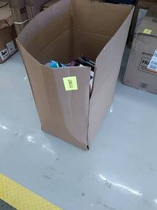 lot 51367 image: Box of miscellaneous items