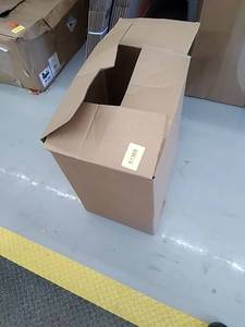 lot 51368 image: Box of miscellaneous items