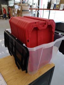 lot 52015 image: 13 - Husky lids,red