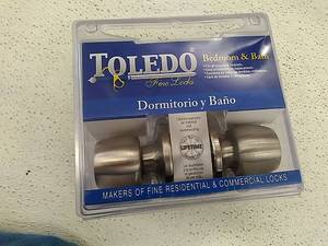 lot 52452 image: Toledo bedroom and bathroom door knob, 2 pack
