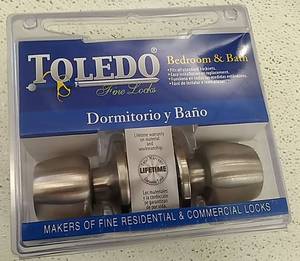 lot 52453 image: Toledo bedroom and bathroom door knob, 2 pack
