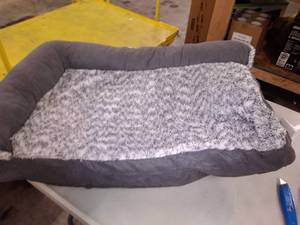 lot 11130 image: Medium size dog Bed
