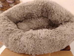 lot 43131 image: grey and black dog bed