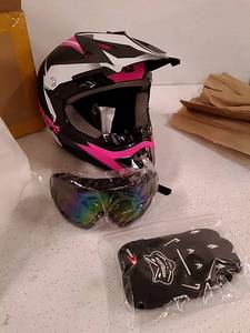 lot 43171 image: spark helmet with gloves and goggles
