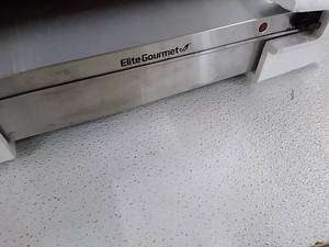 lot 46154 image: Elite Gourmet kitchen food warmer