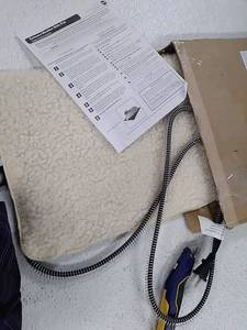 lot 46157 image: K&H Pet Products Extreme Weather Outdoor Kitty Pad Heated For Indoor and Outd