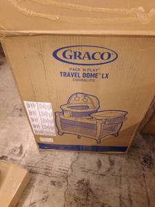 lot 50238 image: Graco Pack N Play Travel Dome LX