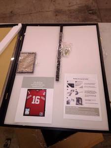 lot 50252 image: ZUEDA Jersey Display Frame Case