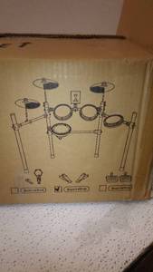 lot 99411 image: Drum set