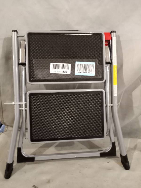 lot 29456 image: FOLDABLE STEP STOOL