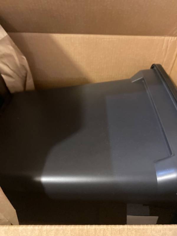 lot 29626 image: IRIS USA PREMIUM AIRTIGHT PET FOOD STORAGE CONTAINER IS