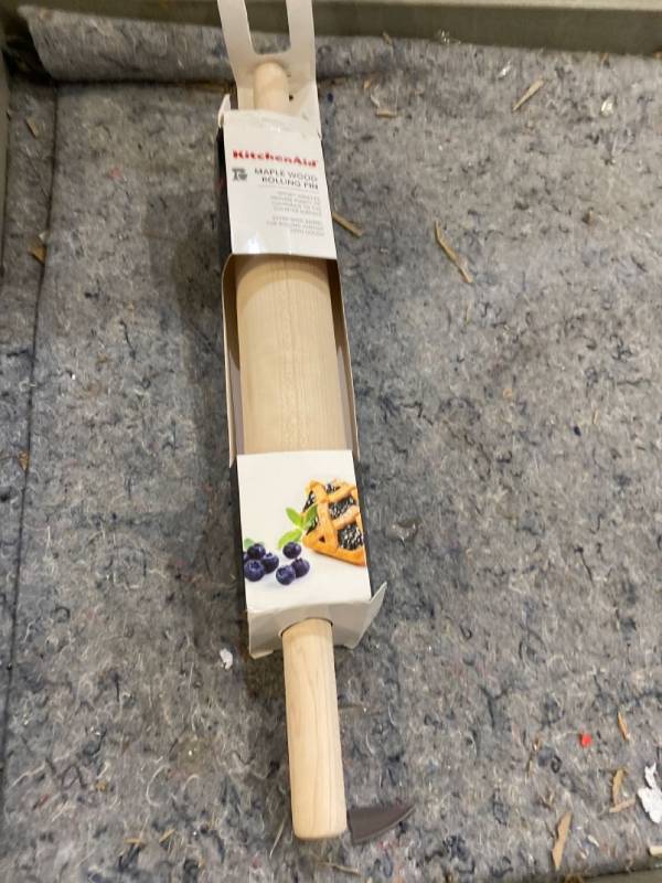 lot 29747 image: KitchenAid MAPLE WOOD ROLLING PIN