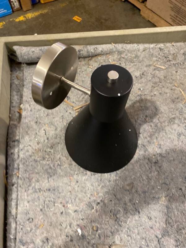 lot 29773 image: Wall Mounted Light