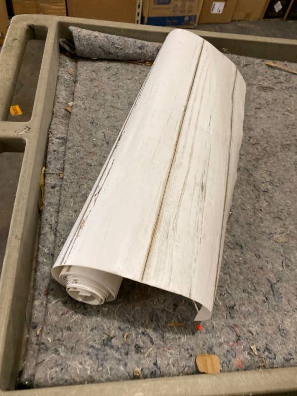 lot 29781 image: Peel and Stick Wallpaper