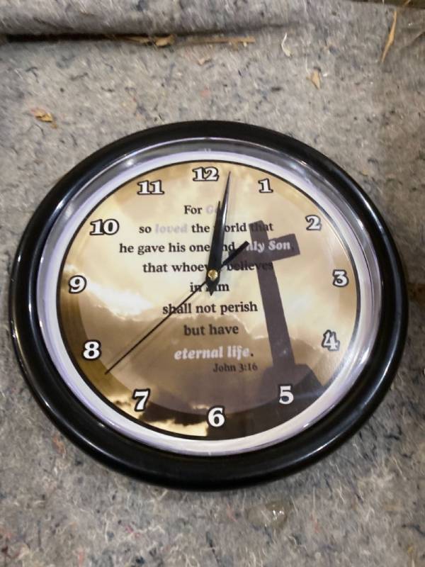 lot 29167 image: Christian Themed Clock