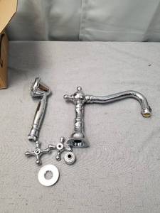 lot 1251 image: SHOWER HEAD KIT