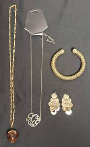 lot 139 image: Costume Jewelry