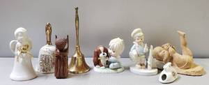 lot 149 image: Miscellaneous Vintage KnickKnack Home Decor #1 (1 does have a chip. Shown in photo)