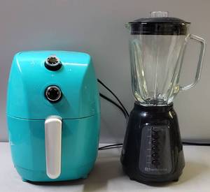 lot 161 image: Toastmaster Mini Air Fryer & Blender
