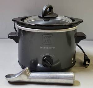 lot 183 image: Small Toastmaster Crock Pot & Ice Cream Scoop