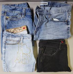 lot 186 image: Womens Aeropostale & AppleBottom Jean Shorts Sz.78 , Womens Therapy Capris Sz. L & Mens Express Jeans Sz. 3630