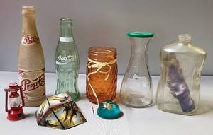 lot 187 image: Miscellaneous Bottles & ShashiboThe Shape Shifting Box