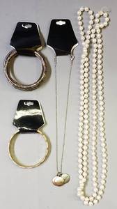 lot 201 image: Costume Jewelry #9